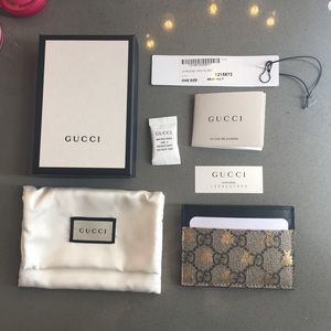 gucci supreme bee card holder
